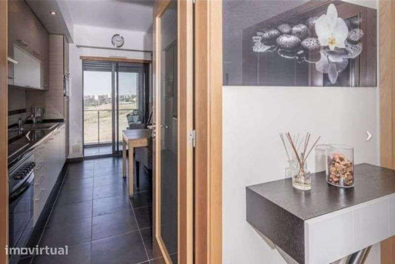 Apartamento T2 Totalmente Mobilado com garagem - Grande imagem: 4/12