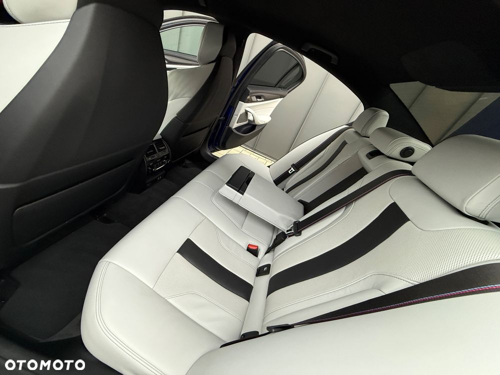 BMW M5 Competition - 12