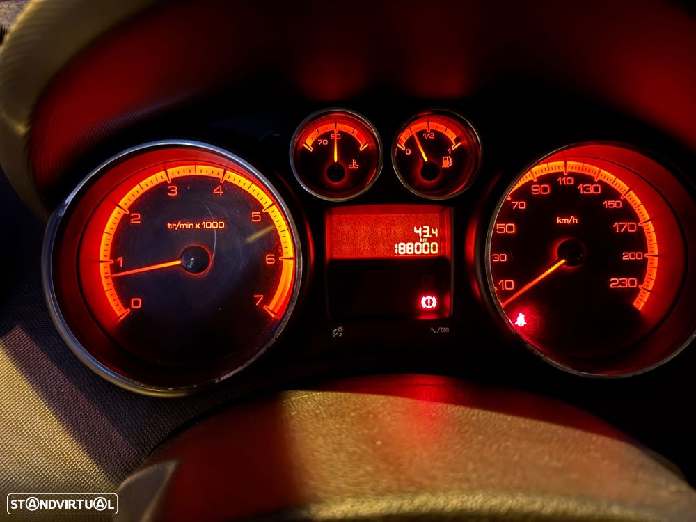 Peugeot 308 1.4 16V Executive - 12