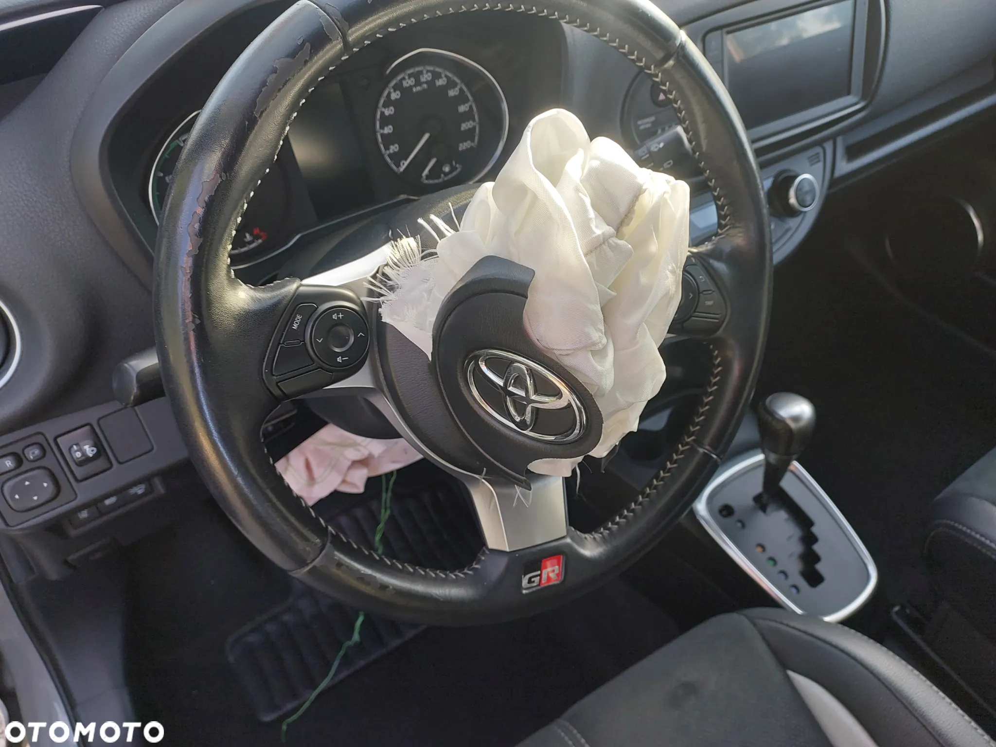 Toyota Yaris Hybrid 1.5 VVT-i GR Sport - 12