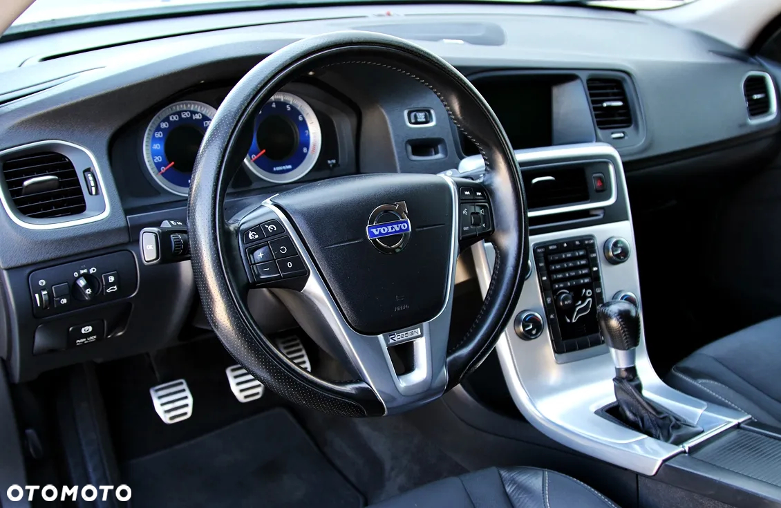 Volvo V60 2.0T R-Design - 21