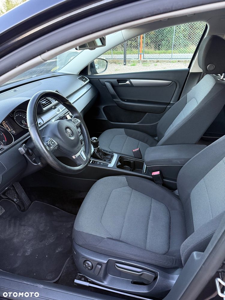 Volkswagen Passat - 28