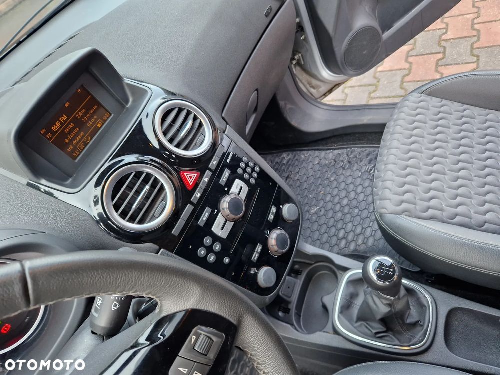 Opel Corsa 1.4 16V Cosmo - 21