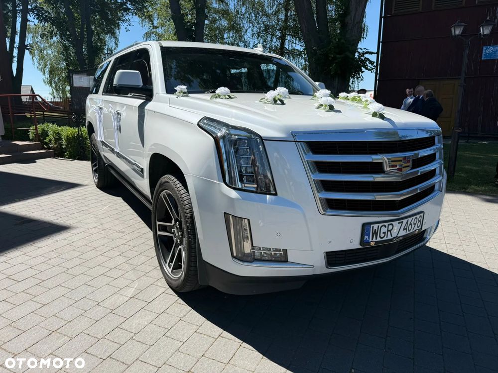 Cadillac Escalade - 1