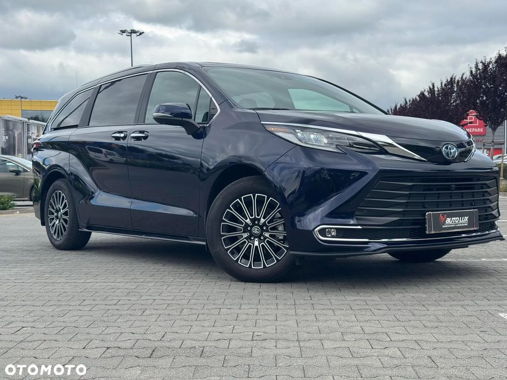 Toyota Sienna - 1
