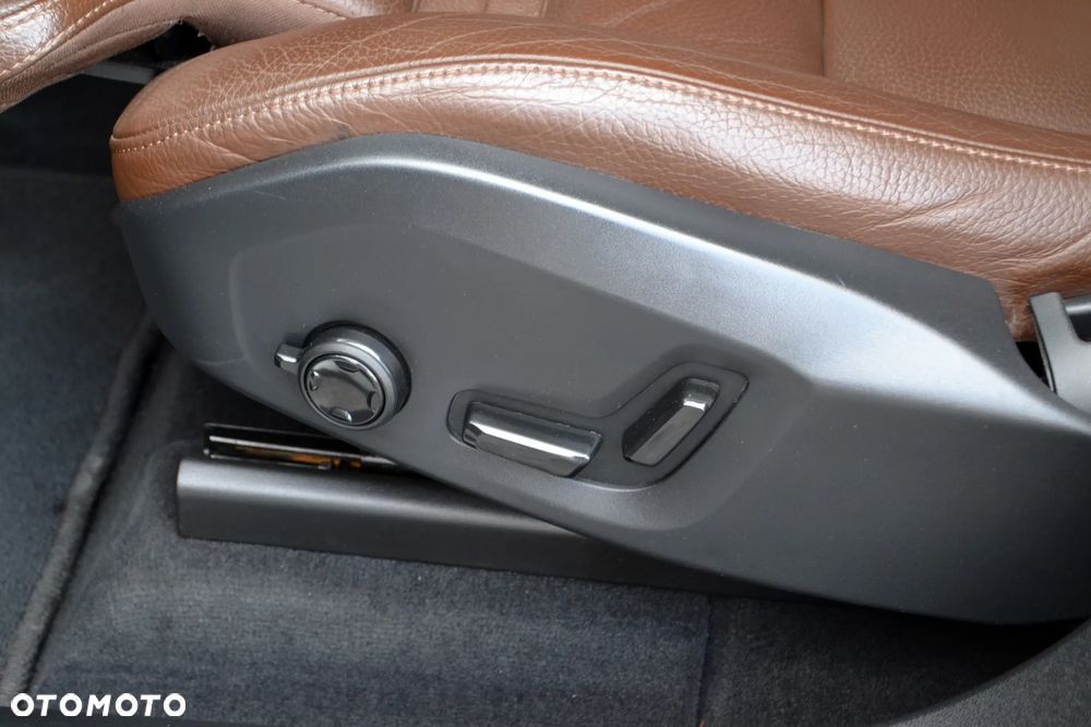 Volvo XC 60 - 30