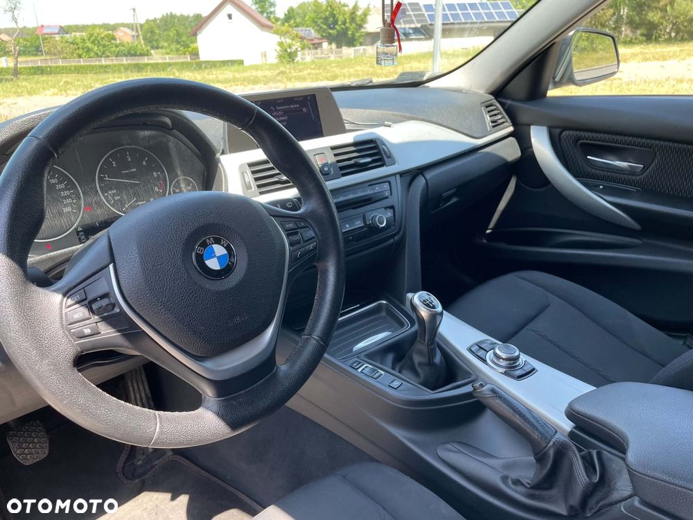 BMW Seria 3 318d - 9