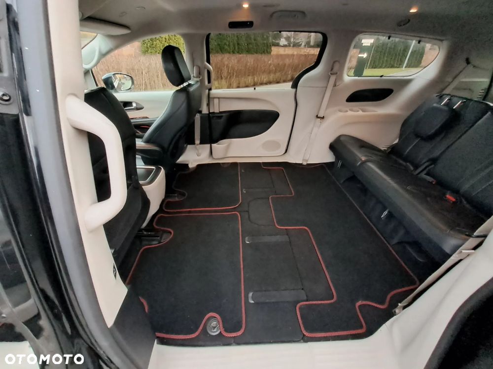 Chrysler Pacifica - 37