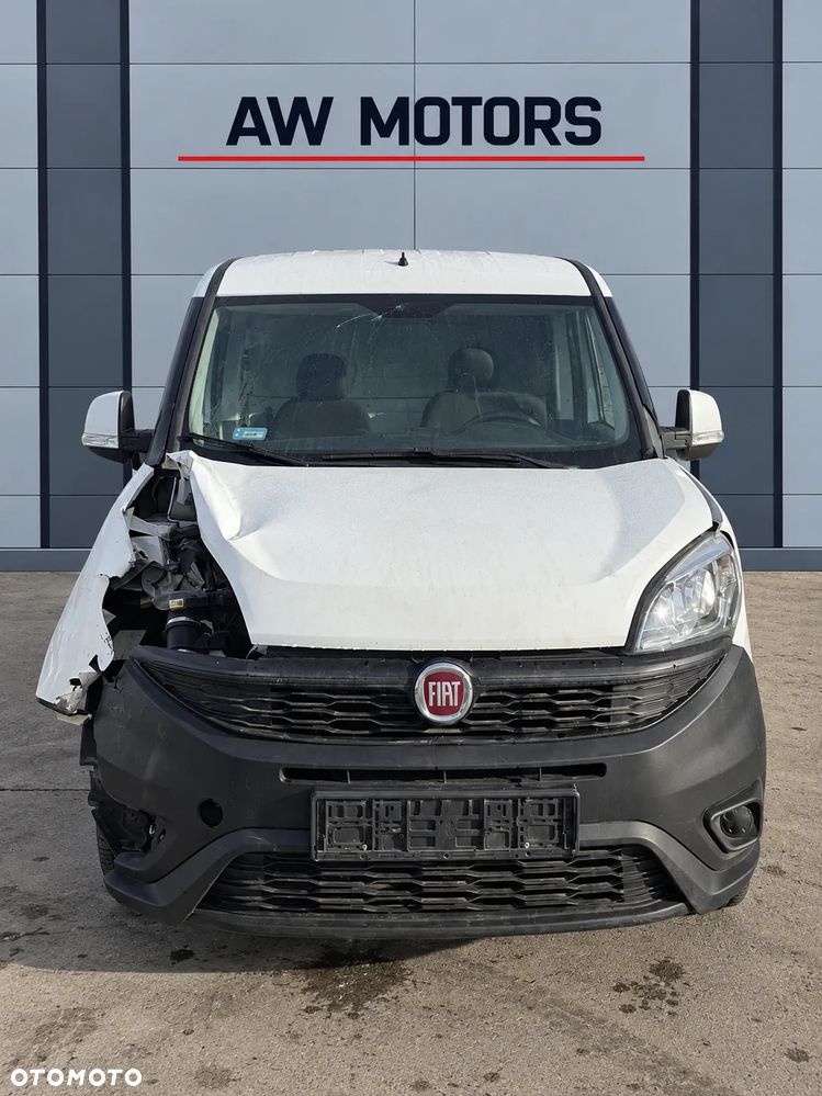 FIAT DOBLO 2017 *SAMOCHÓD NA CZĘŚCI* 7023 COLORE ESTERNO (Biały) (249) MASKA, LAMPA, DRZWI, LUSTERKO, ZDERZAK, GRILL, BŁOTNIK, KLAPA, BELKA, DESKA, FOTELE, KANAPA, ĆWIARTKA KIEROWNICA, TARCZE, ZACISKI, ZAWIESZENIE, KOMPLETNY PRZÓD, KOMPLETNY TYŁ, LICZNIK, ZEGARY, PRAWE LEWE PRZÓD TYŁ