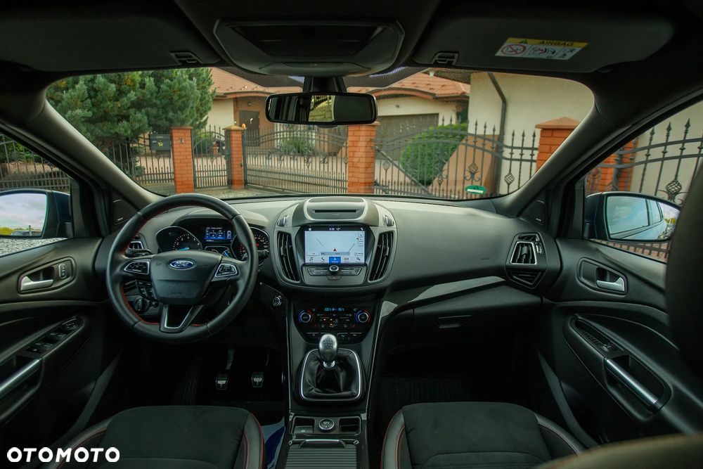 Ford Kuga 1.5 EcoBoost 2x4 ST-Line - 4