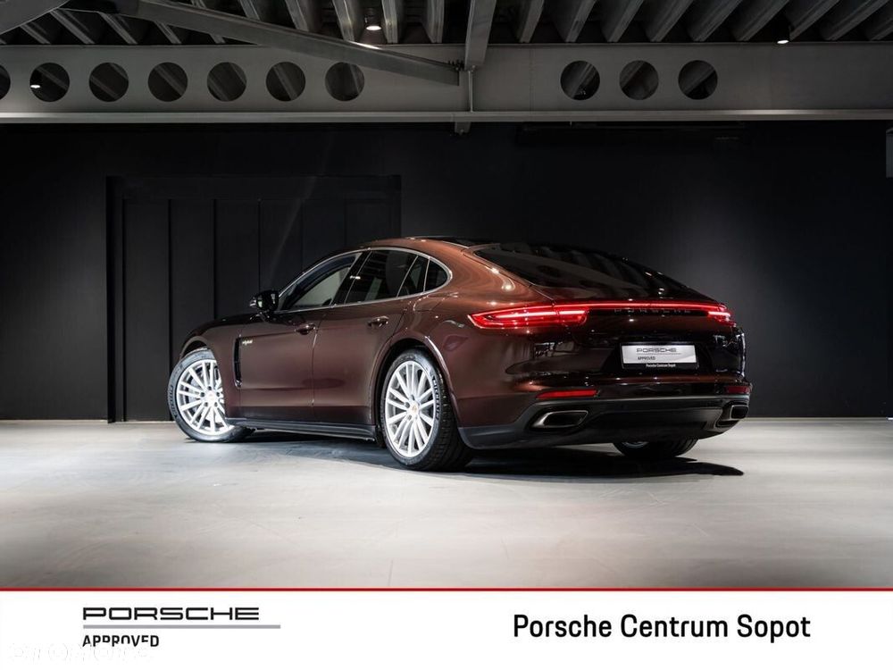 Porsche Panamera 4 E-Hybrid 10 Years Edition - 3