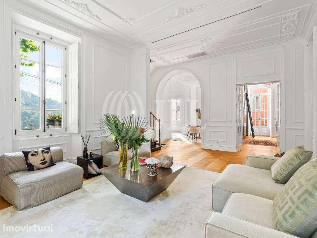 Moradia T4 remodelada com jardim em Sintra - Grande imagem: 2/40