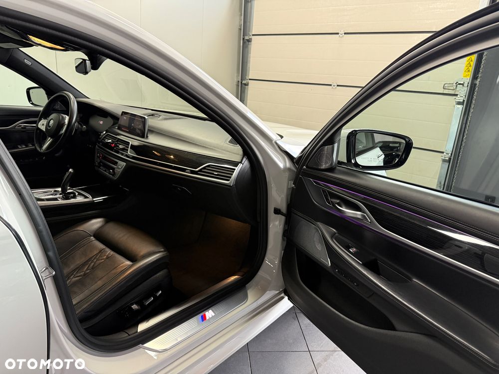 BMW Seria 7 750Li xDrive - 34