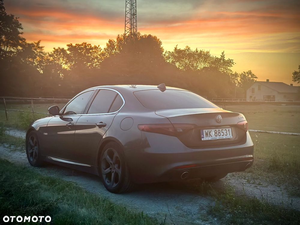 Alfa Romeo Giulia 2.2 AT8 Super - 2