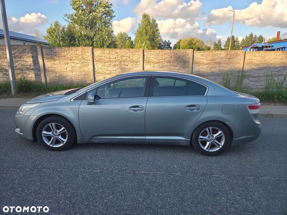 Toyota Avensis 1.8 Active - 3