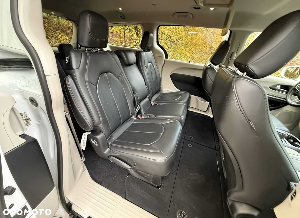 Chrysler Pacifica - 14