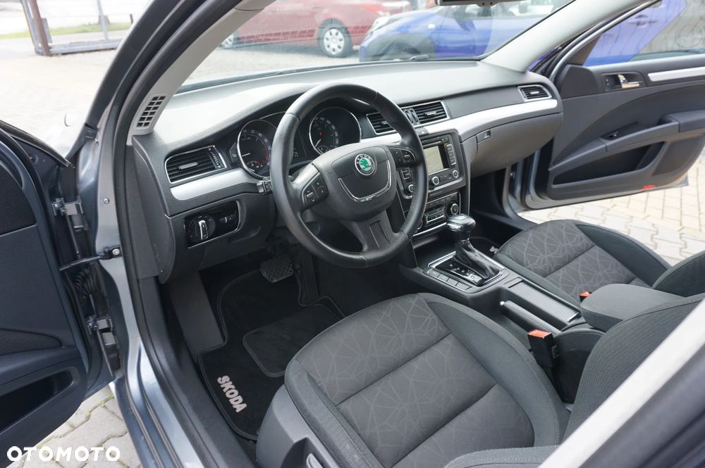 Skoda Superb 2.0 TDI DSG FAMILY - 19