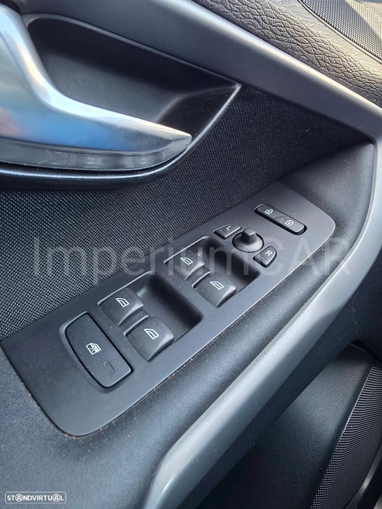 Volvo V40 Cross Country D2 Momentum - 13