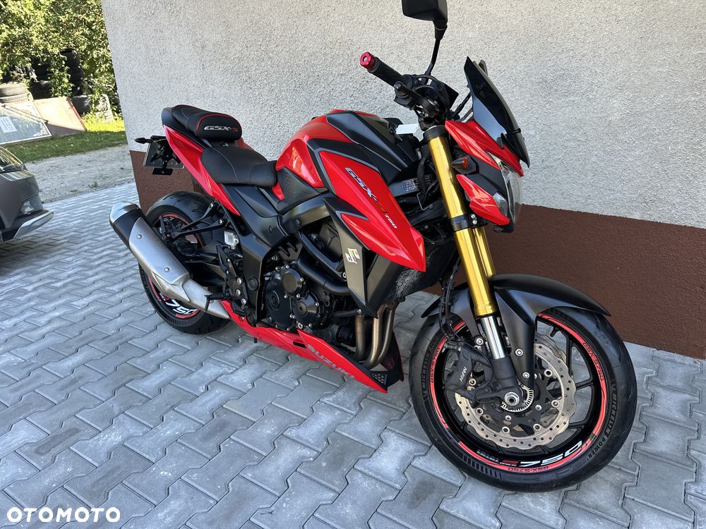 Suzuki GSX - 32