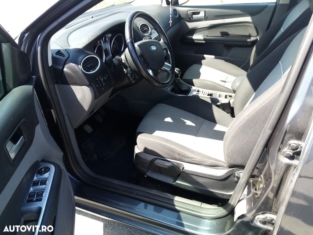 Volkswagen Golf 1.6 TDI DPF BlueMotion Technology Highline - 9