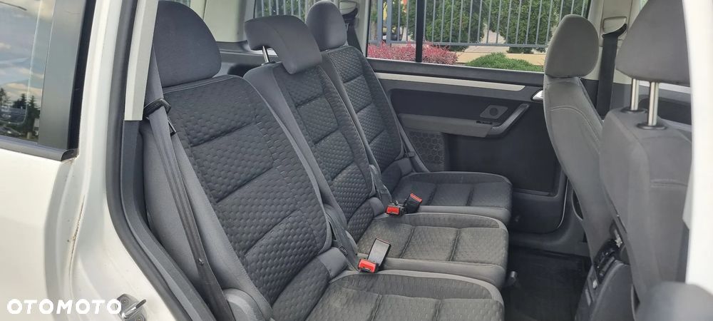 Volkswagen Touran - 11