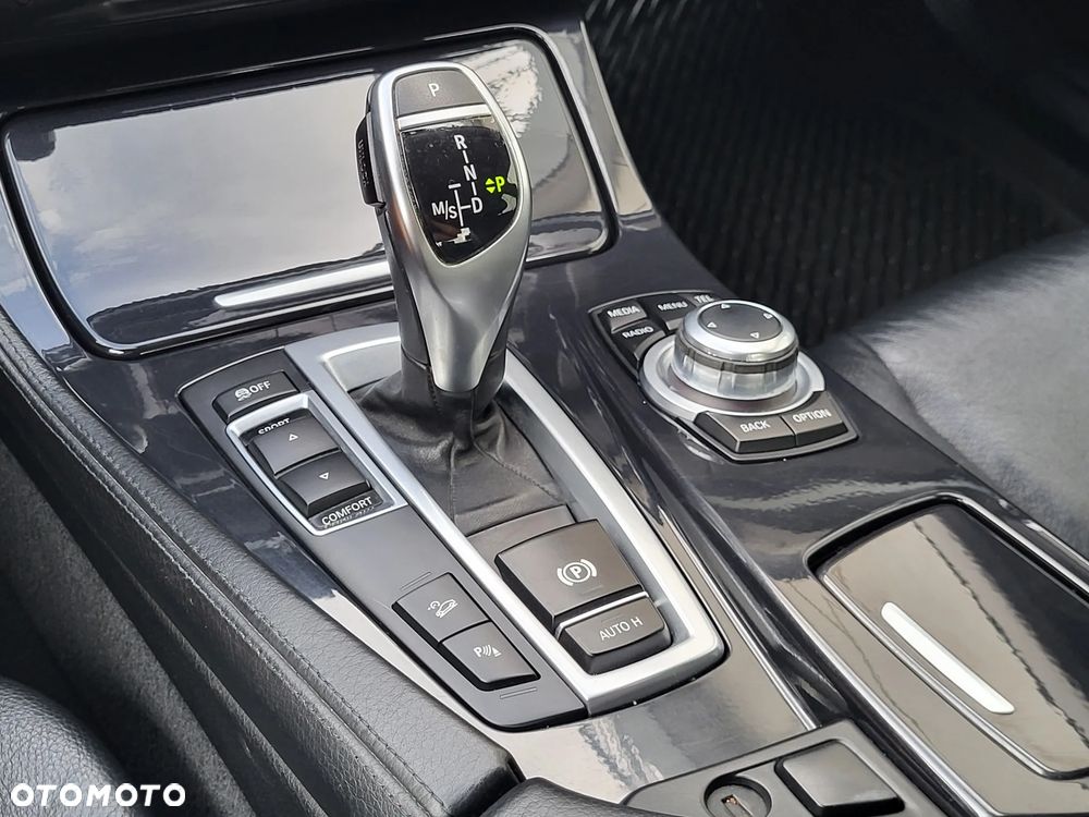 BMW Seria 5 525d xDrive - 16