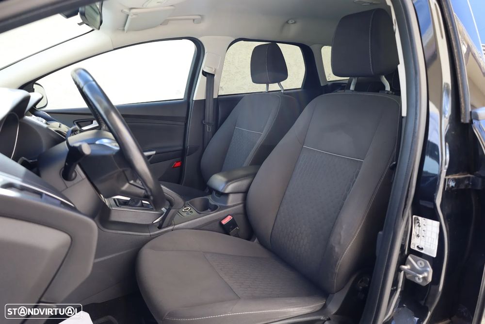Ford Focus 1.0 EcoBoost S&S Champions Edition - 13