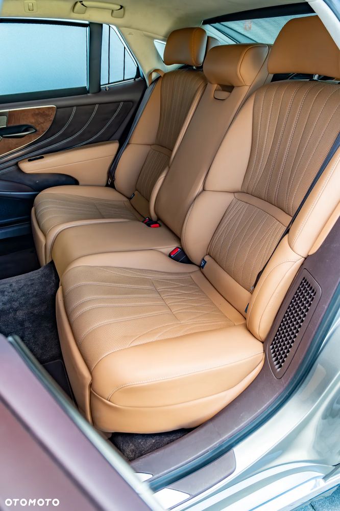 Lexus LS - 23