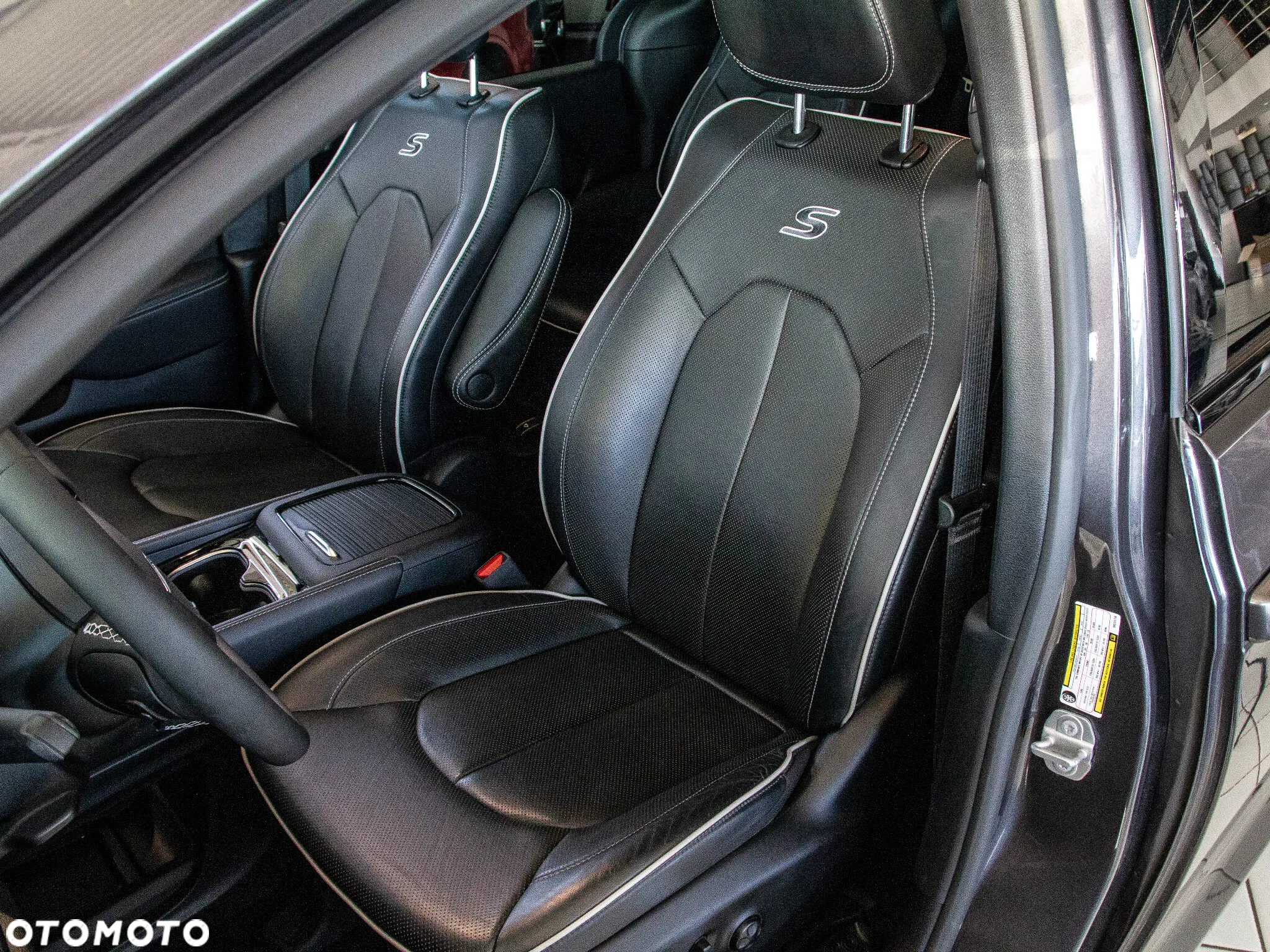 Chrysler Pacifica - 19