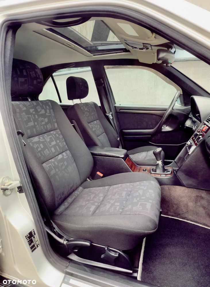 Mercedes-Benz Klasa C 180 Classic - 11