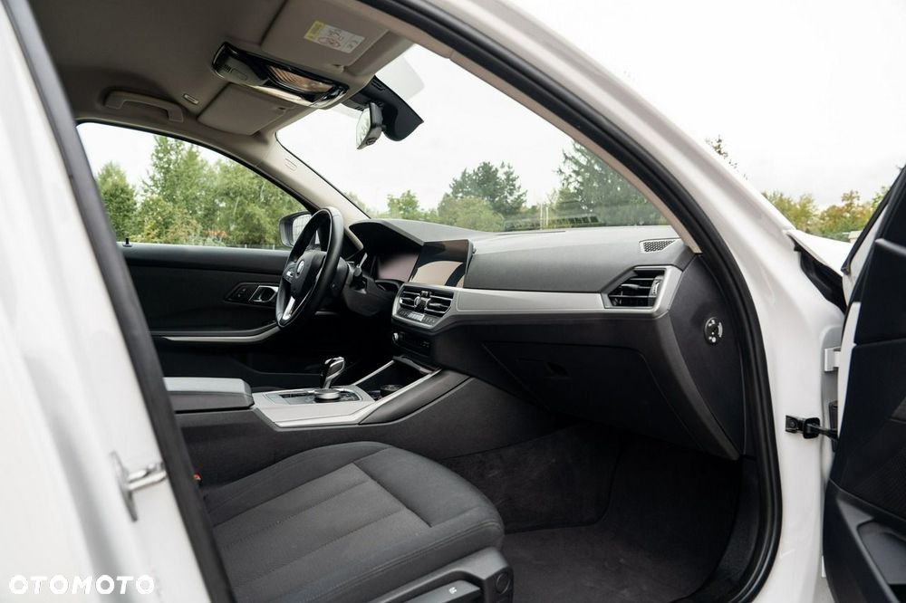 BMW Seria 3 318i Advantage - 23