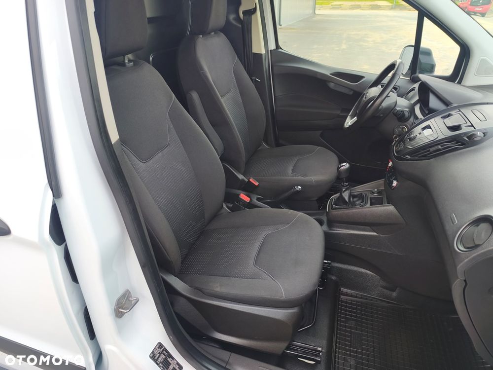 Ford Transit Courier - 33