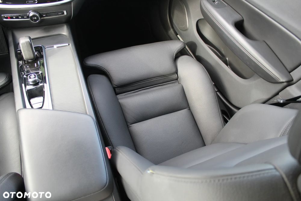 Volvo V60 Cross Country B4 D AWD Geartronic Pro - 30