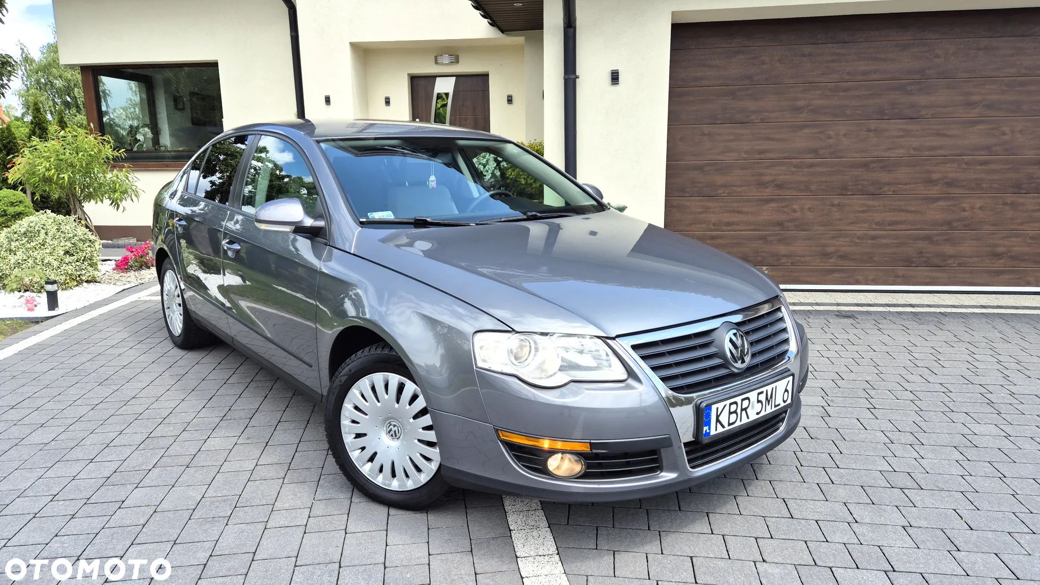 Volkswagen Passat 1.6 FSI Comfortline - 1