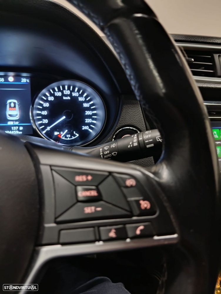 Nissan Qashqai 1.5 dCi N-Connecta J18 - 18