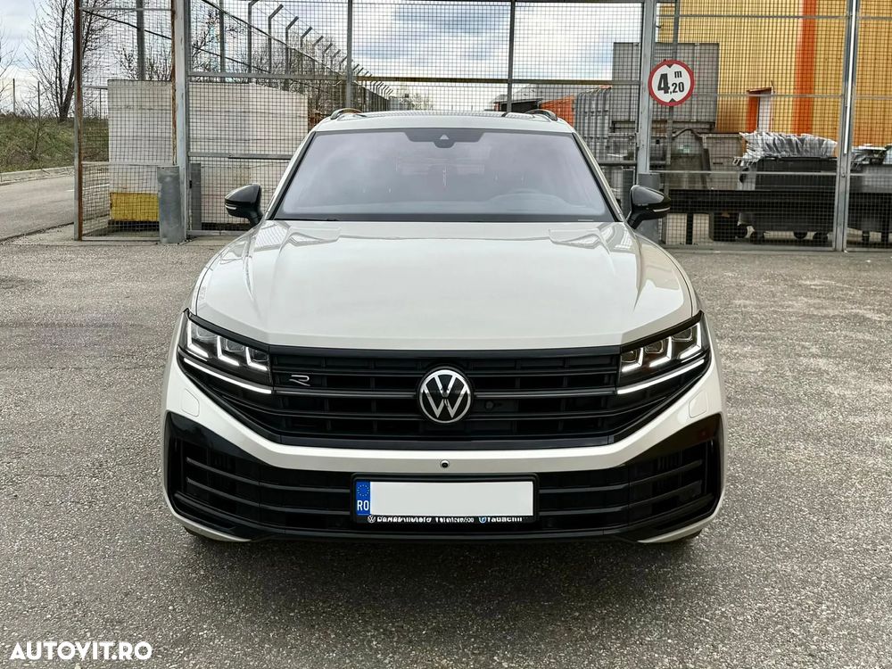 Volkswagen Touareg - 1
