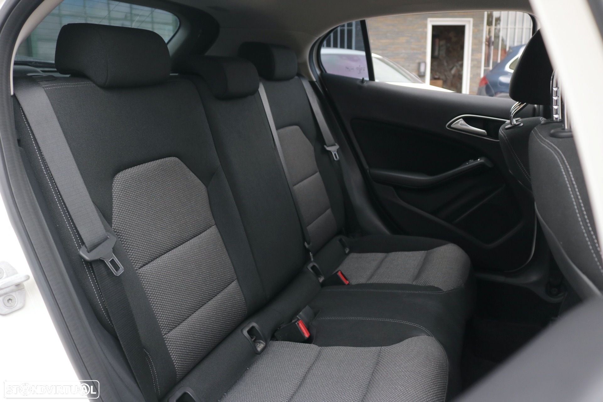Mercedes-Benz GLA 180 (CDI) d Urban - 12
