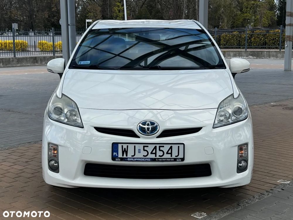 Toyota Prius (Hybrid) Executive - 2