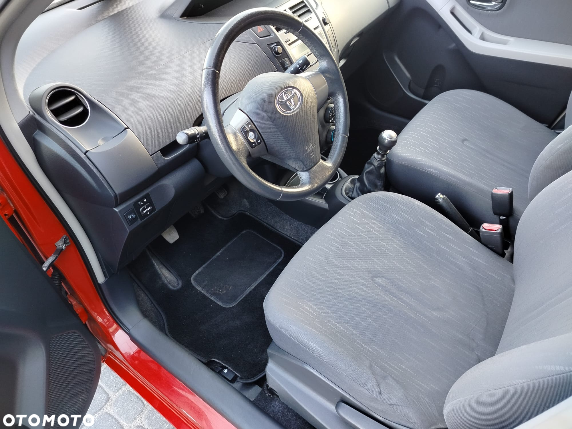 Toyota Yaris 1.4 D-4D Active - 14