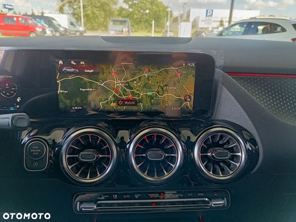 Mercedes-Benz GLA - 16