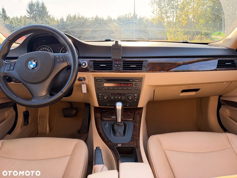 BMW Seria 3 325xi - 11