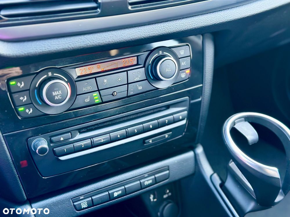 BMW X1 sDrive18d xLine - 27