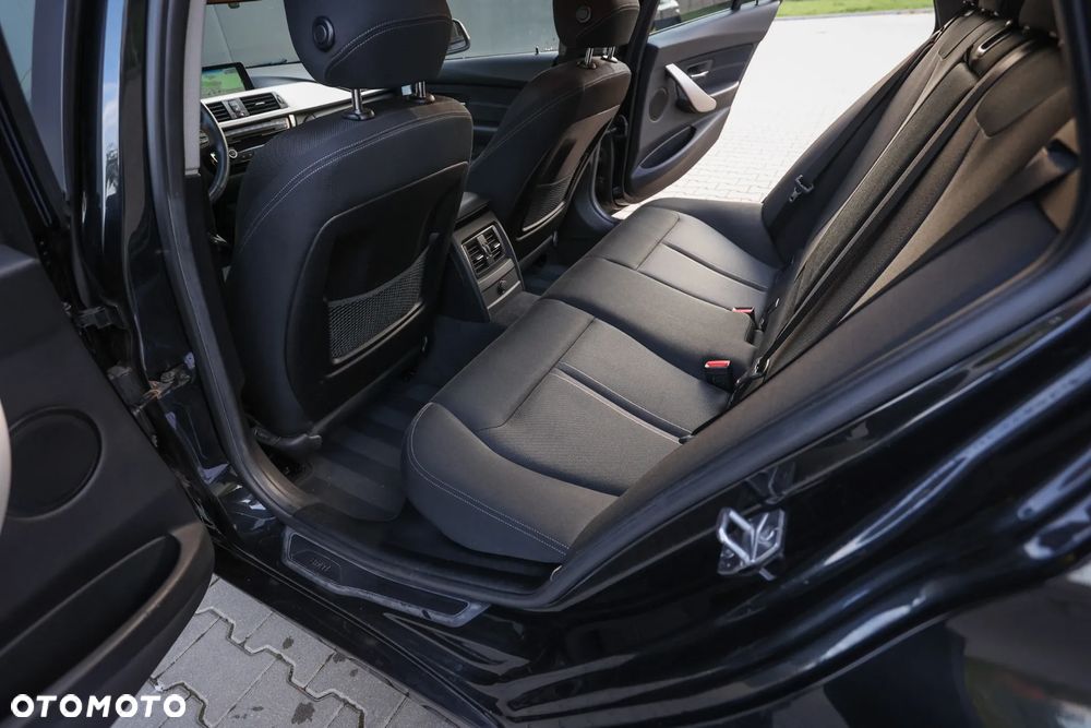 BMW Seria 3 320d xDrive Luxury Line sport - 25