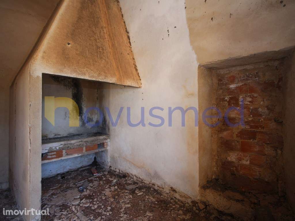 Moradia térrea para reabilitar na Centeeira, Paderne - Albufeira, N... - Grande imagem: 3/43