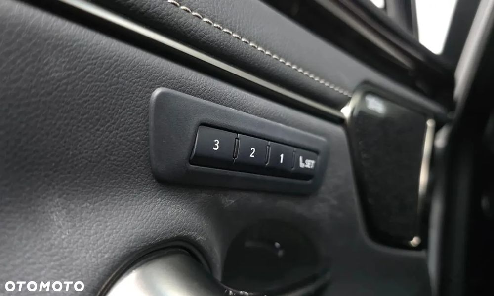 Lexus ES 300h Omotenashi - 29