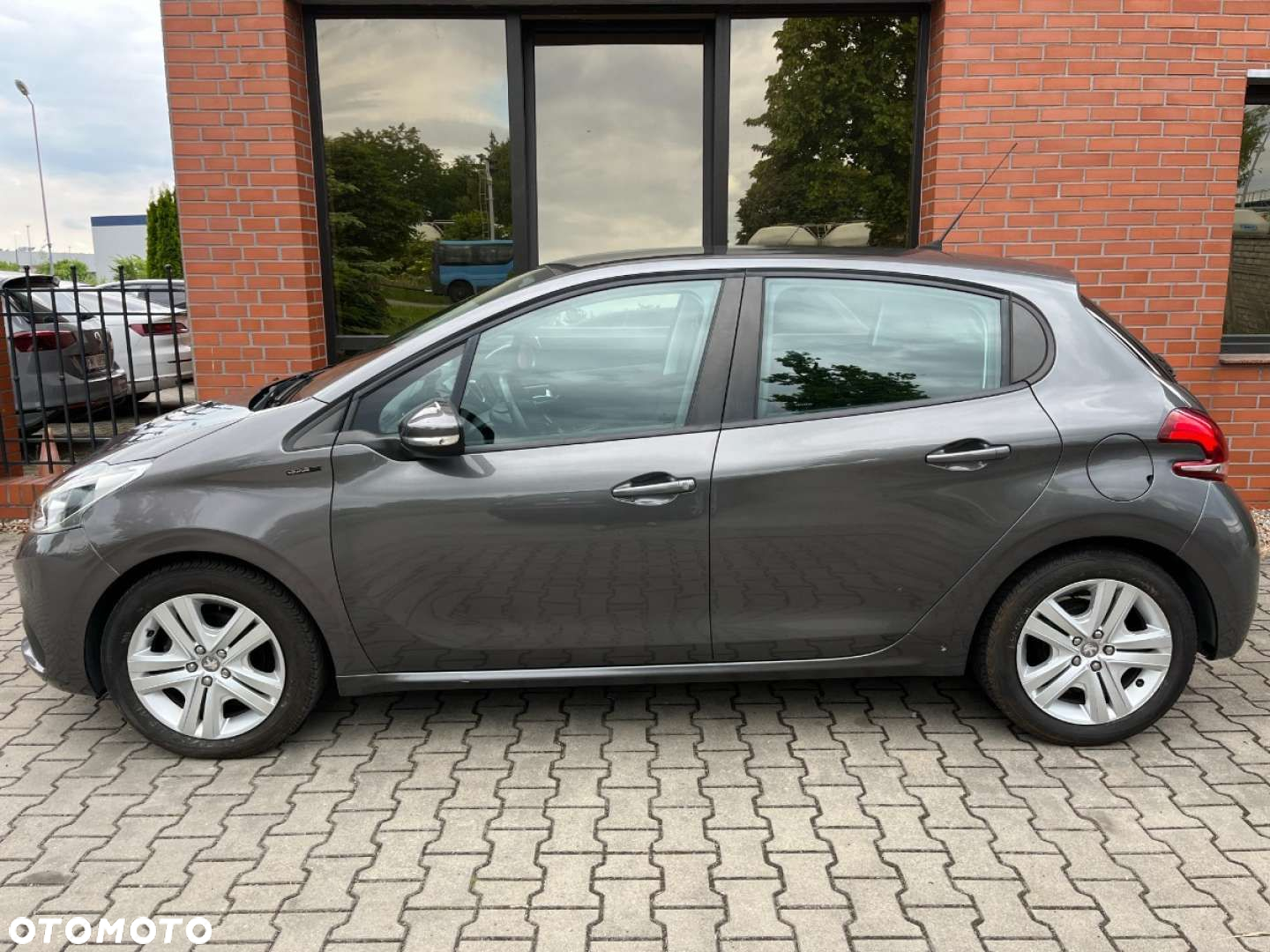 Peugeot 208 PureTech 82 Stop & Start Signature - 24