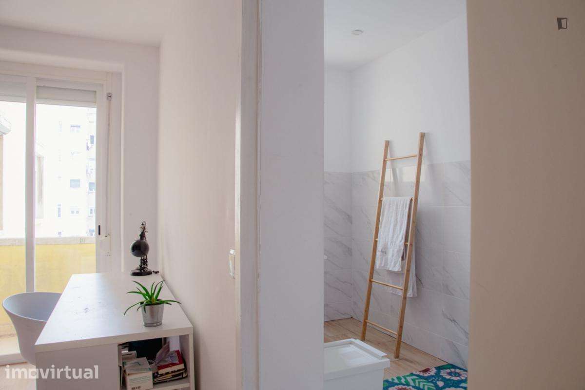 Quarto - localizado em Roma-Areeiro Lisbon - Grande imagem: 5/25