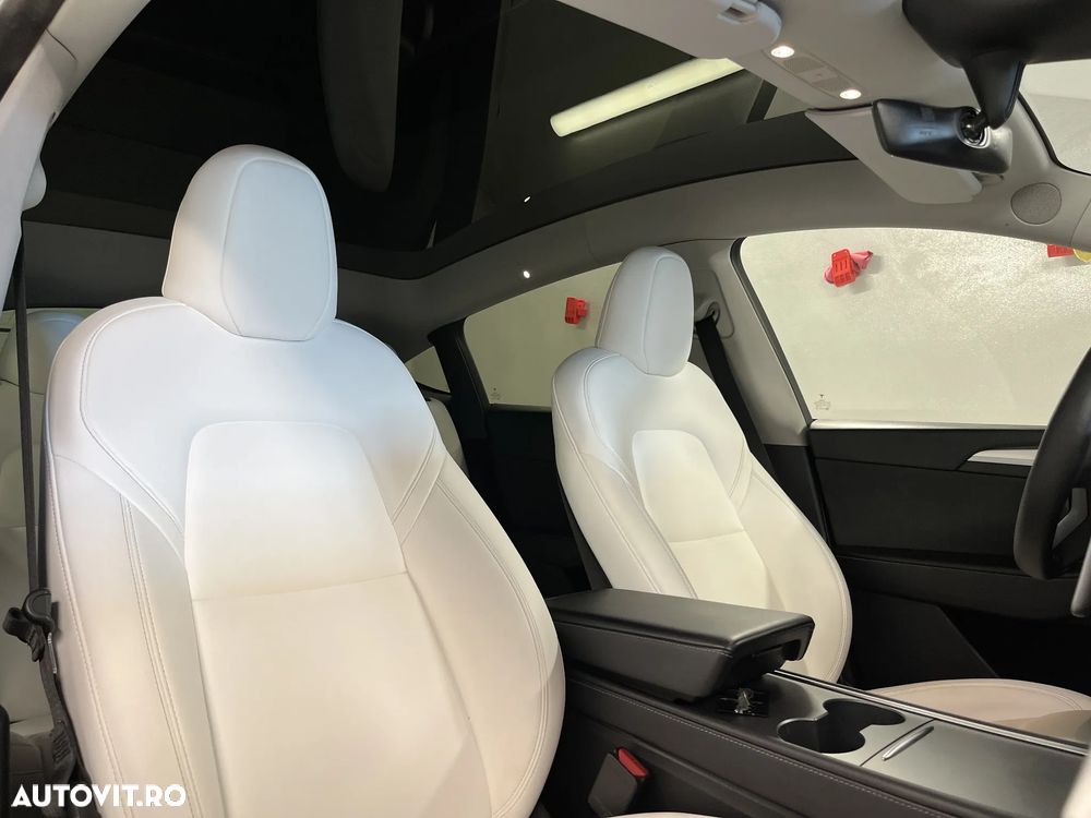 Tesla Model Y AWD Performance - 26