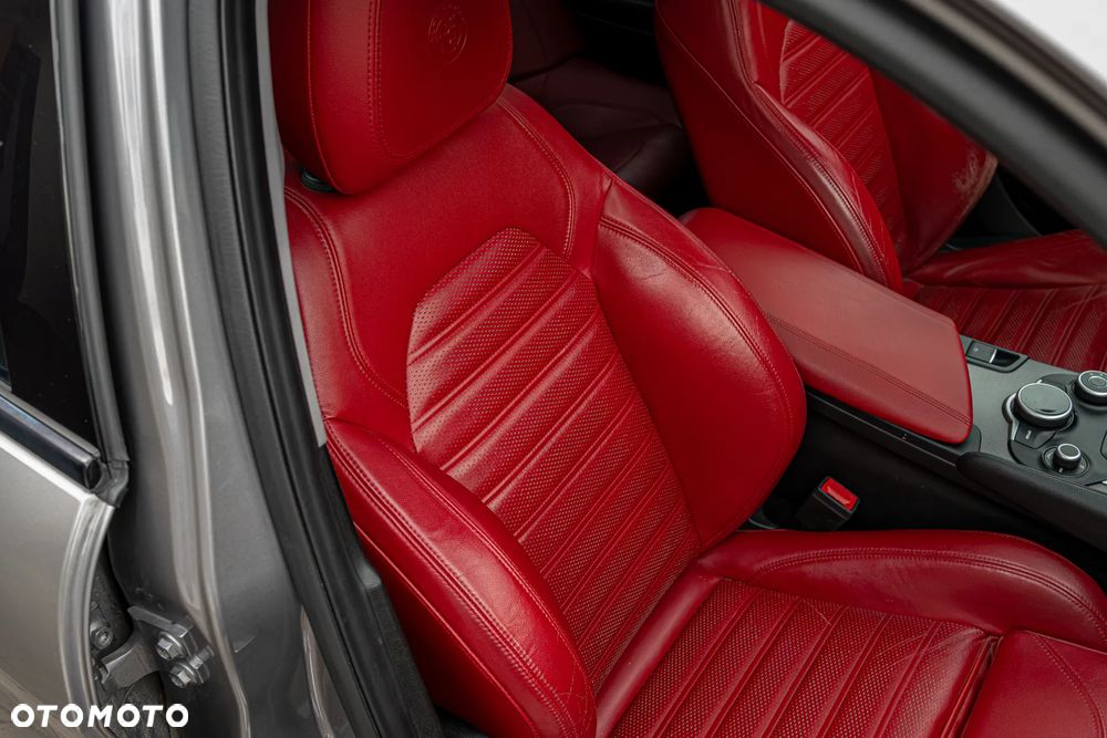Alfa Romeo Giulia - 11