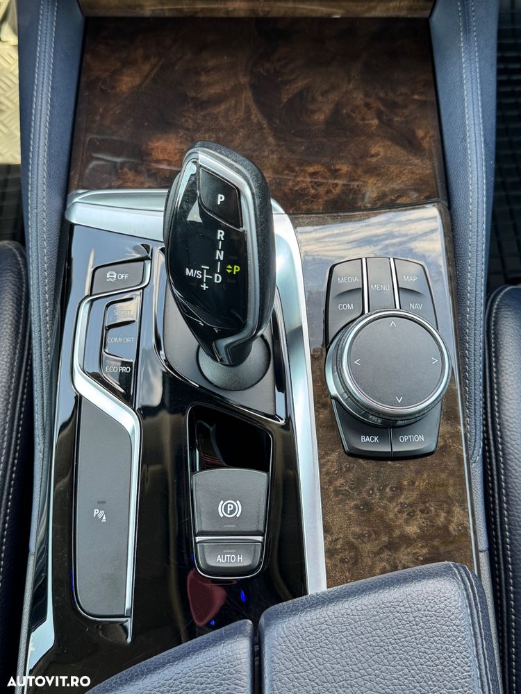 BMW Seria 5 520d Touring Aut. Luxury Line - 9